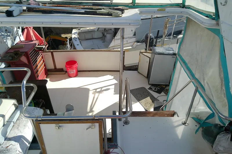 Slide: The Image of 1989 Sea Ray 440 Aft Cabin interior with deck, railings, and storage area. - 14