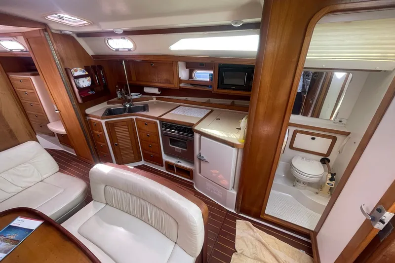 Slide: The Image of GALLEY TO STBD AND DAY/AFT CABIN HEAD - 14