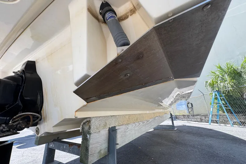 Slide: The Image of 2018 Sea Ray Sundancer 260 boat hull and propeller detail in a maintenance area. - 67