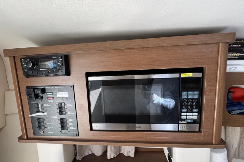 Slide: The Image of Control panel and microwave in 2018 Sea Ray Sundancer 260 boat interior. - 39