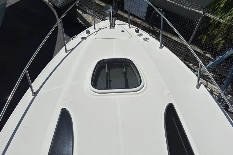 Slide: The Image of 2018 Sea Ray Sundancer 260 boat deck with hatch and railing. - 17
