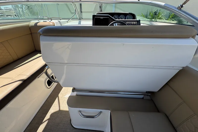Slide: The Image of Interior of 2018 Sea Ray Sundancer 260 boat with beige seating and dashboard. - 19