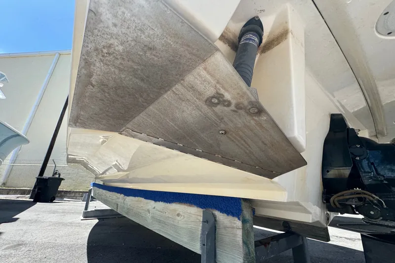 Slide: The Image of 2018 Sea Ray Sundancer 260 boat hull and propeller detail in dry dock. - 79