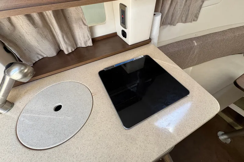 Slide: The Image of Interior of 2018 Sea Ray Sundancer 260 with countertop and built-in stove. - 45