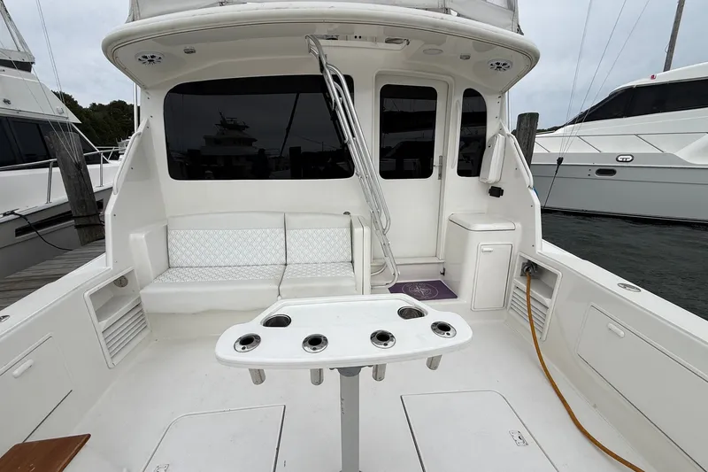 Slide: The Image of 2003 Ocean Yachts 43 Super Sport cockpit with seating and fishing rod holders. - 6