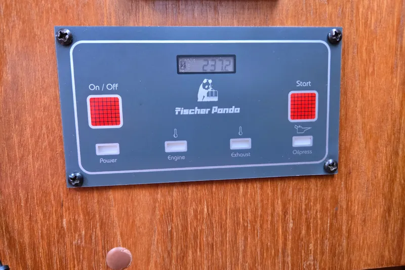 Slide: The Image of Fischer Panda control panel on 2006 Hunter 36 boat, displaying engine hours. - 11