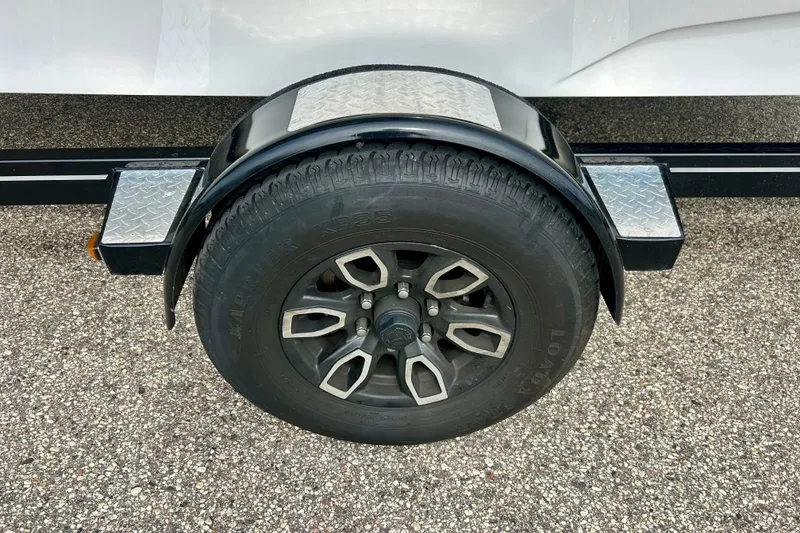 Slide: The Image of Trailer wheel with black rim and diamond plate fender, Scarab 215 ID 2022 model. - 65