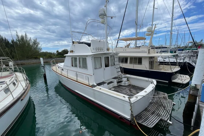 The Image of 1998 GRAND BANKS EASTBAY 43 FLYBRIDGE - 0