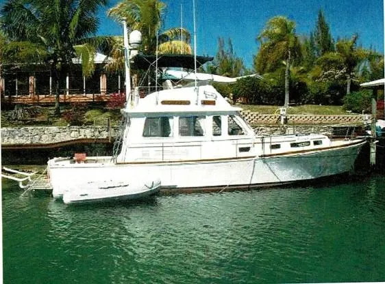 Slide: The Image of 1998 GRAND BANKS EASTBAY 43 FLYBRIDGE PROFILE WITH HYDRAULIC LIFT FOR DINGHY - 1