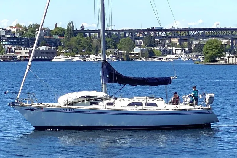 The Image of 1980 Sceptre Scepter 36 sailboat on a scenic lake with city backdrop. - 0