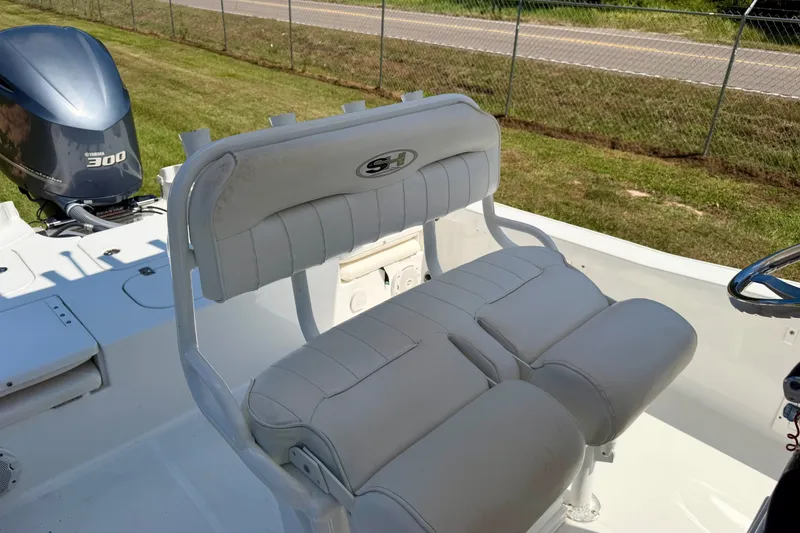 Slide: The Image of 2017 Sea Hunt BX25BR boat with Yamaha 300 engine and white seating. - 7