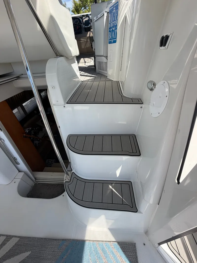 Slide: The Image of The stairs on the 2000 Carver 396 Motor Yacht lead to the upper deck. - 26