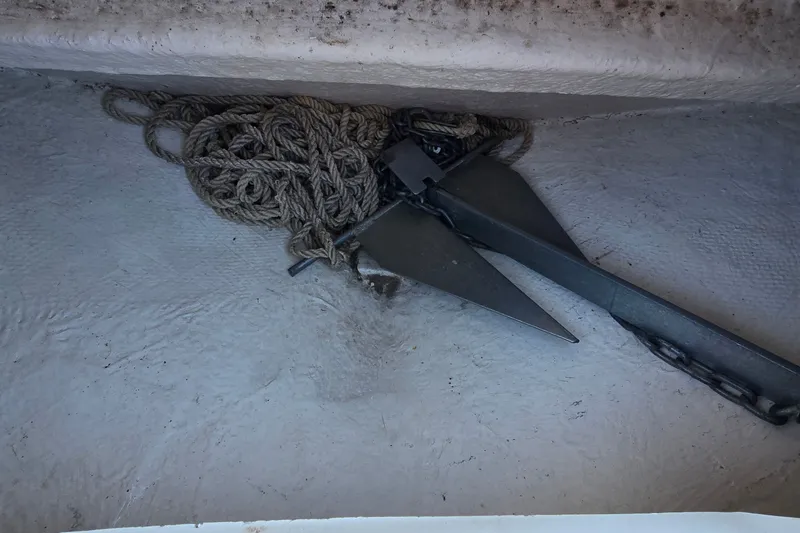 Slide: The Image of Anchor and rope in a Bayliner Trophy T24CC boat, 2023 model. - 23
