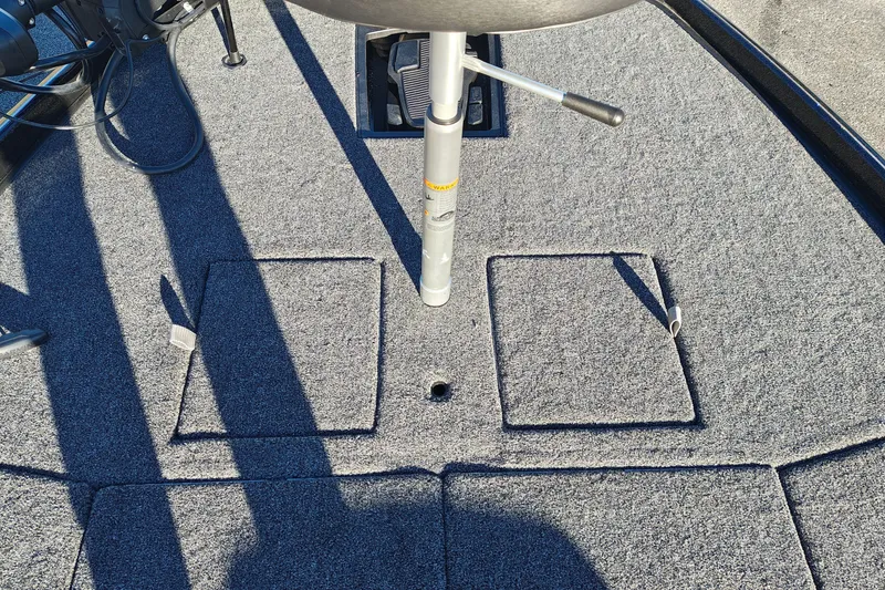 Slide: The Image of 2027 Nitro Z21 XL Pro boat deck with carpeted surface and seat pedestal. - 29