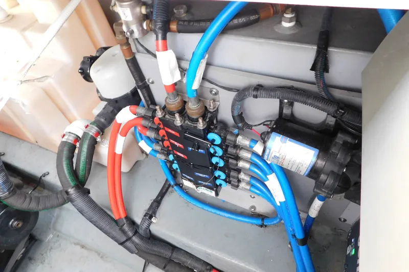 Slide: The Image of Engine compartment wiring of a 2001 Sea Ray 300 Sundancer boat. - 72