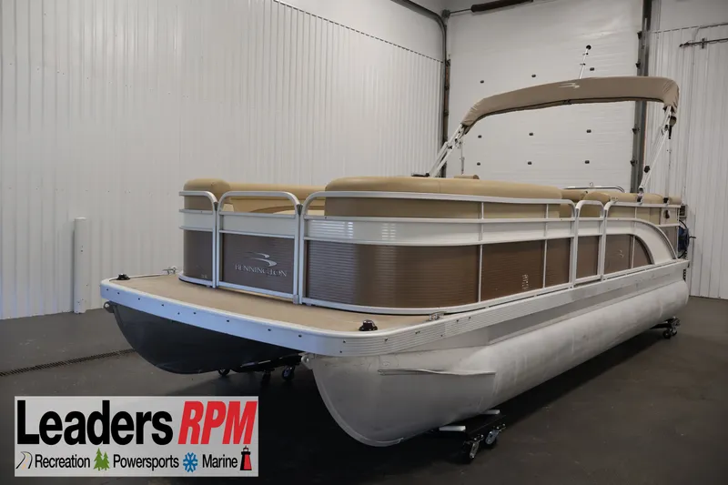 The Image of 2017 Bennington 21 SL pontoon boat in indoor showroom setting. - 0