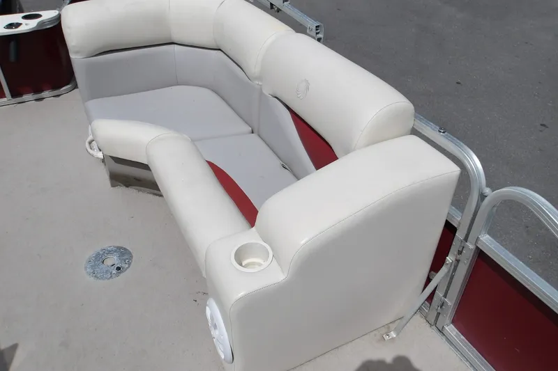 Slide: The Image of 2010 Lowe SF 194 Sport Fish boat with white and red cushioned seating. - 6
