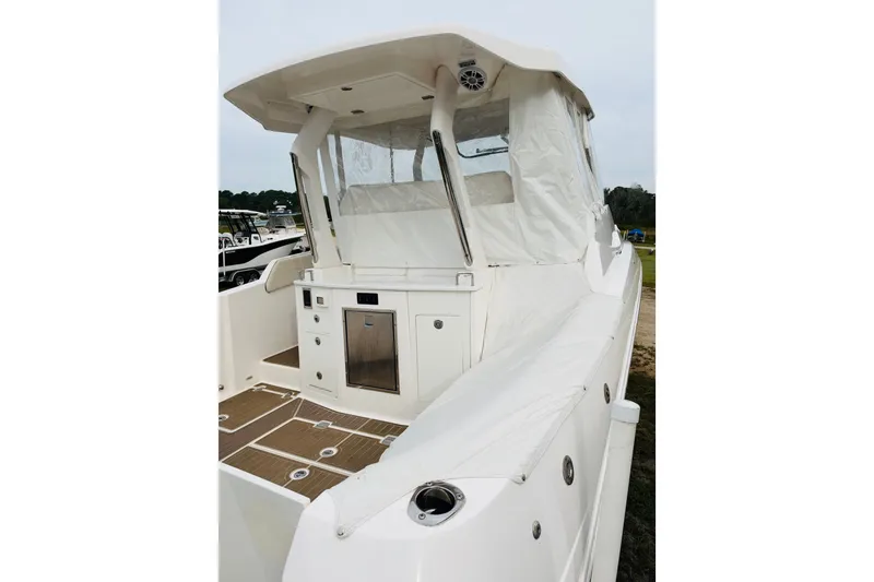 Slide: The Image of 2024 Regal 33 SAV boat with covered seating and modern amenities. - 25