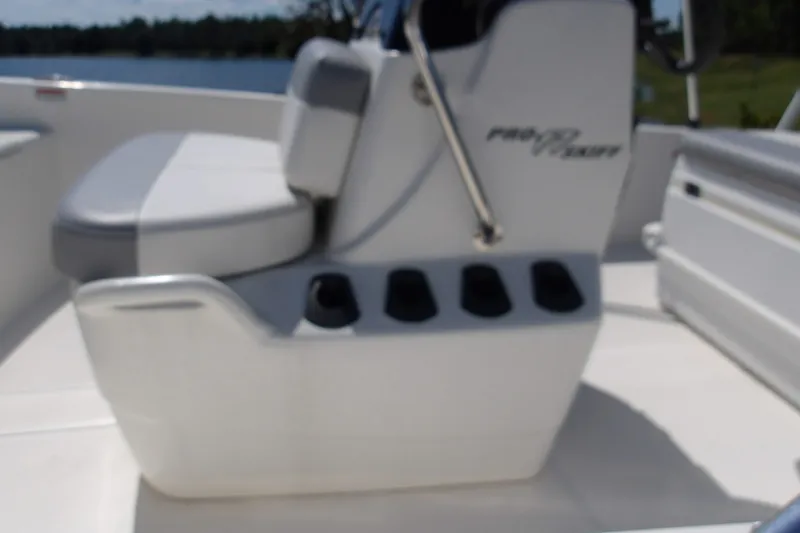Slide: The Image of 2024 Mako Pro Skiff 17 CC boat interior with seating and cup holders. - 9