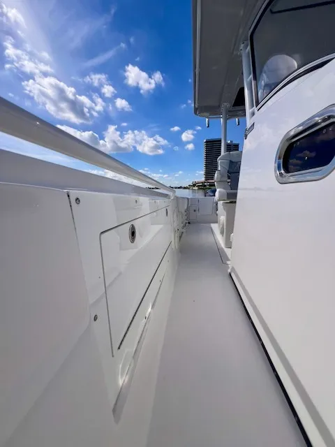 Slide: The Image of Edgewater 320CC 2018 - 50