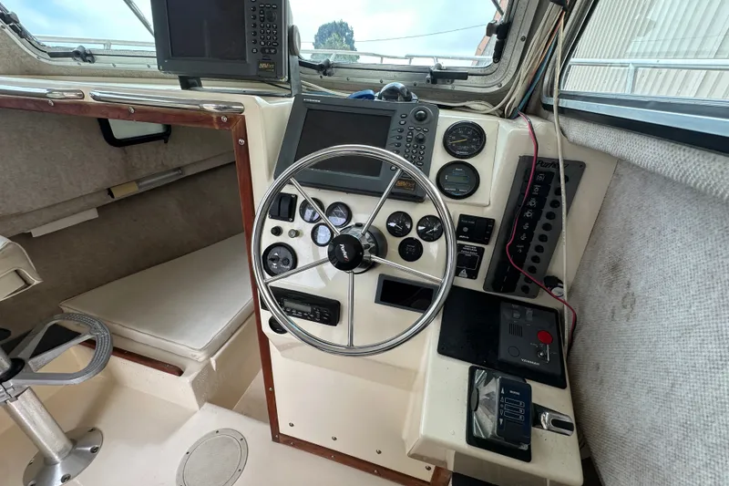 Slide: The Image of Helm of 2003 Parker 2520 Deep Vee Sport Cabin with steering wheel and navigation instruments. - 15