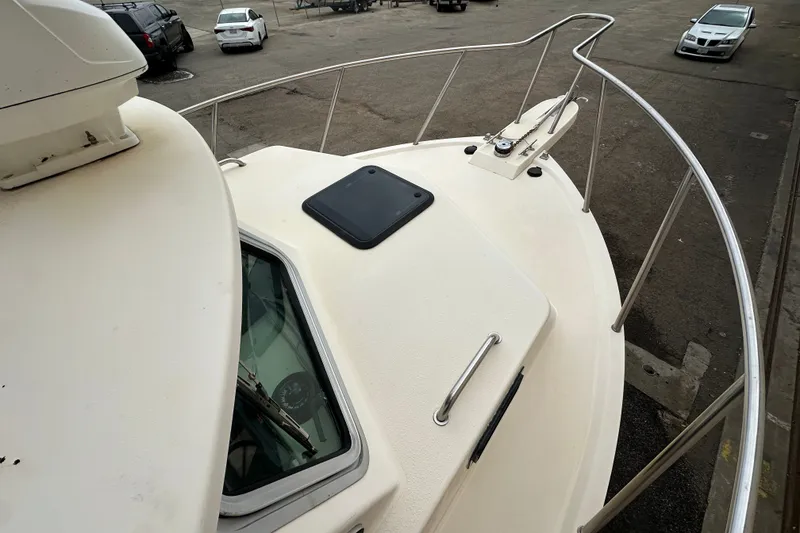 Slide: The Image of 2003 Parker 2520 Deep Vee Sport Cabin boat deck with railing and hatch. - 6