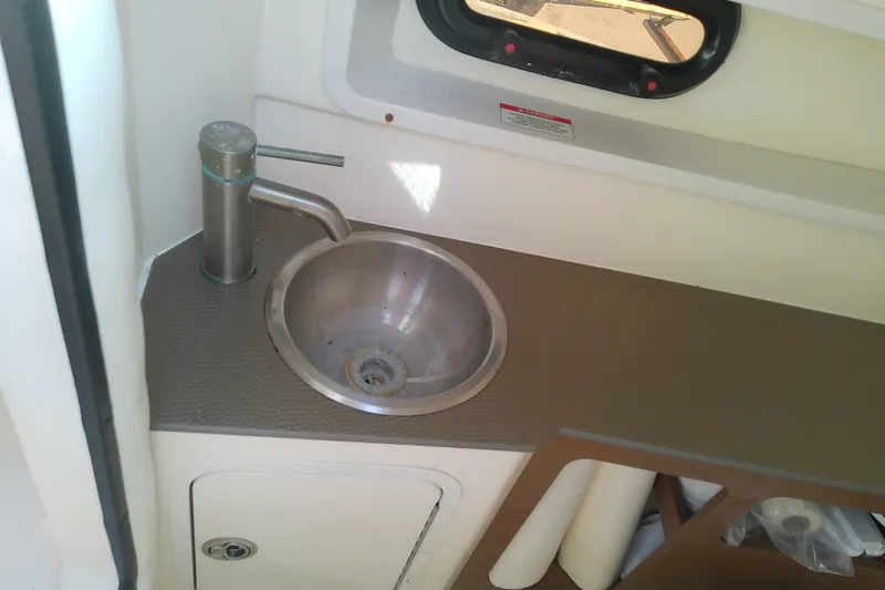 Slide: The Image of Interior sink area of a 2015 Sea Ray SDX 270 Outboard boat. - 39