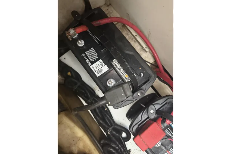 Slide: The Image of Battery compartment of a 2015 Sea Ray SDX 270 Outboard boat. - 45
