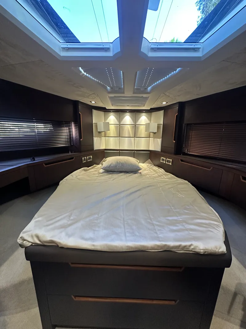 Slide: The Image of Galeon 500 FLY 2021 - 13