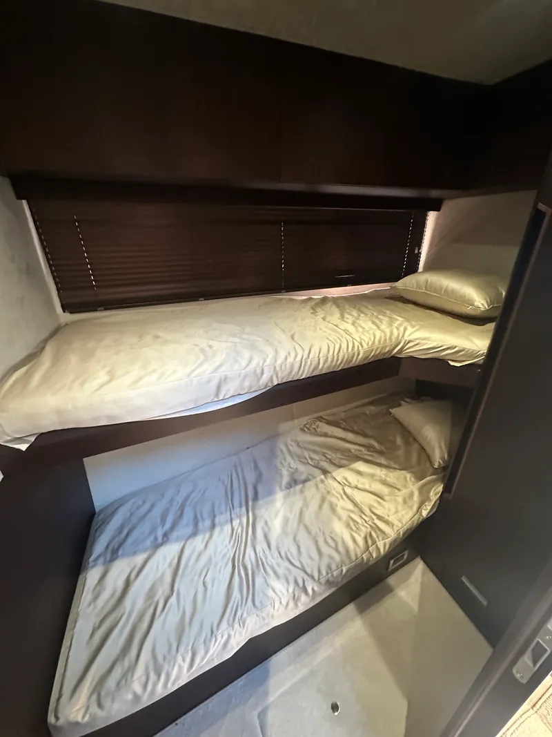 Slide: The Image of Galeon 500 FLY 2021 - 14