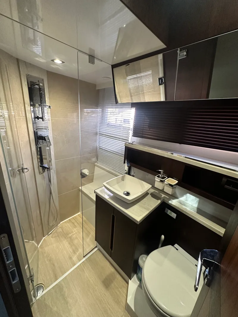 Slide: The Image of Galeon 500 FLY 2021 - 12