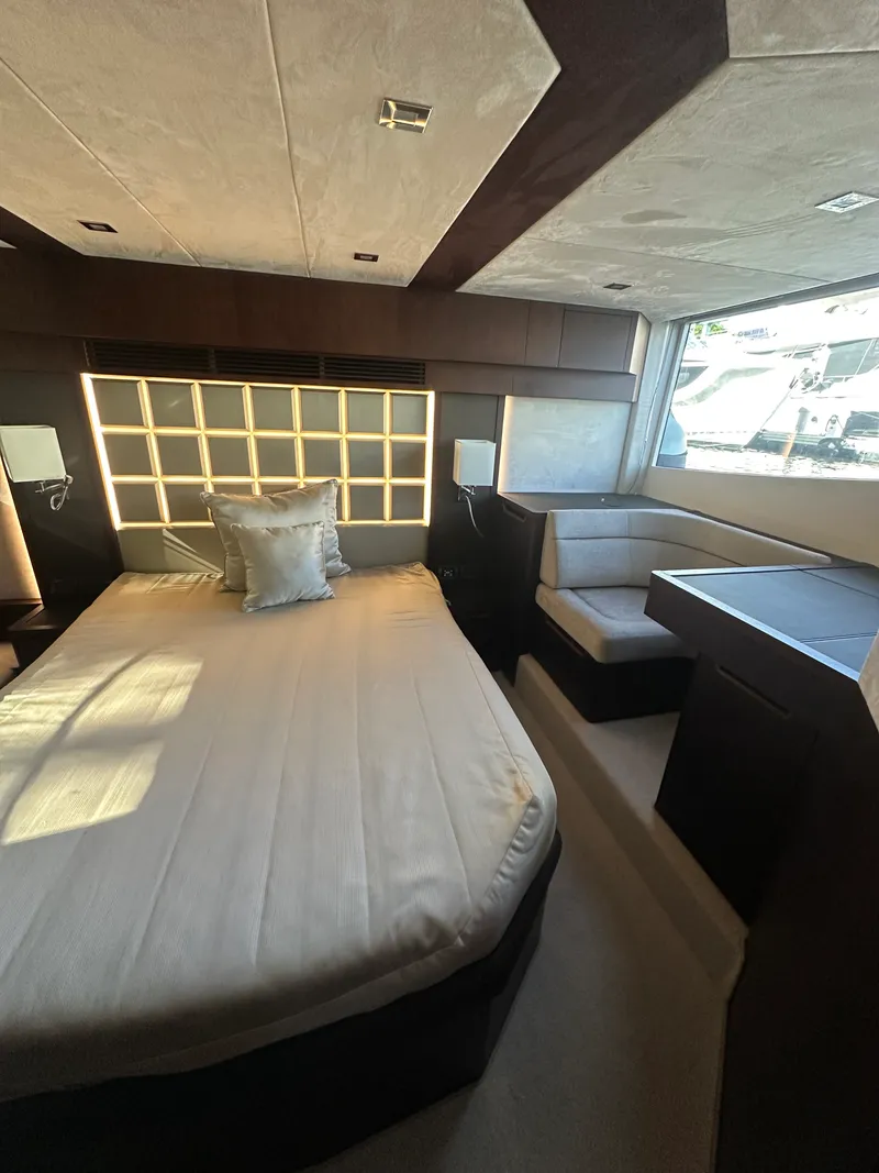 Slide: The Image of Galeon 500 FLY 2021 - 8