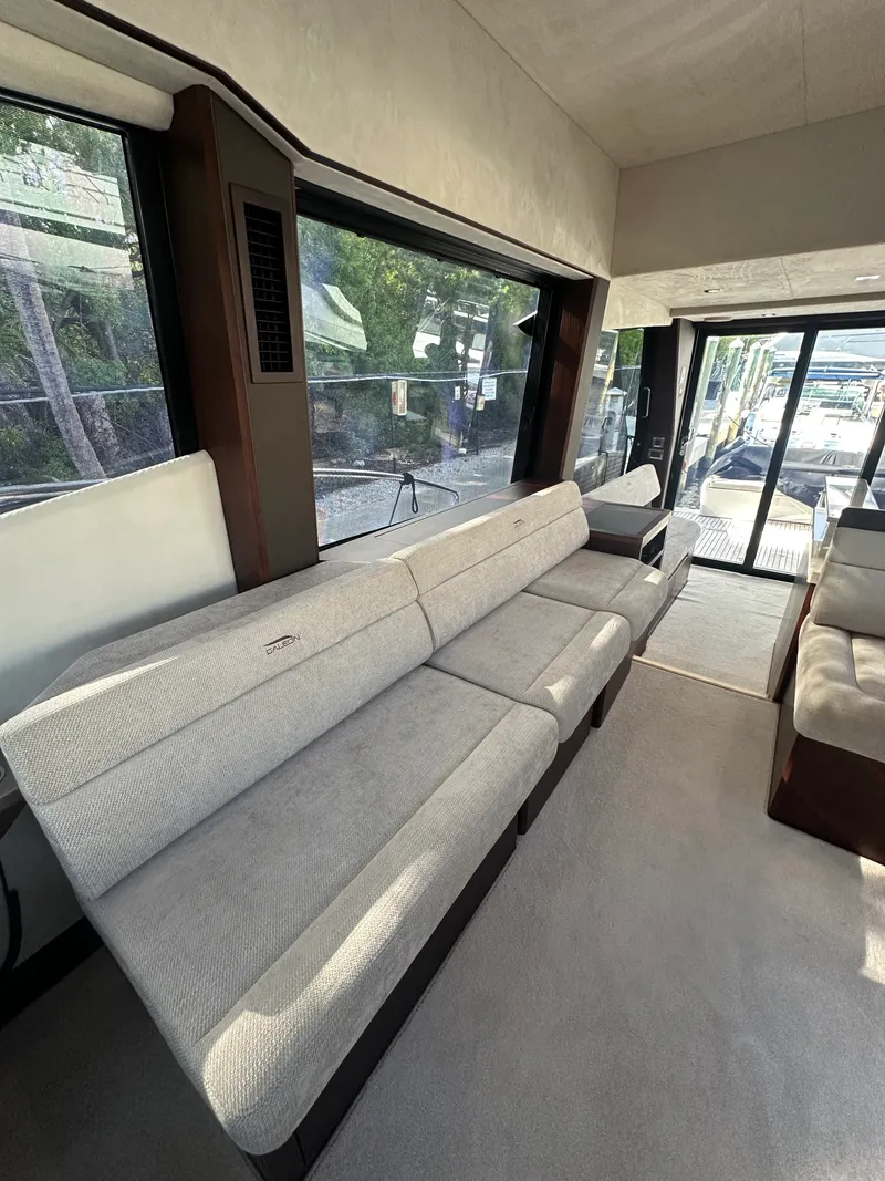 Slide: The Image of Galeon 500 FLY 2021 - 4