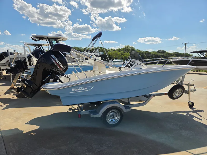 The Image of Boston Whaler 130 Super Sport 2027 - 0