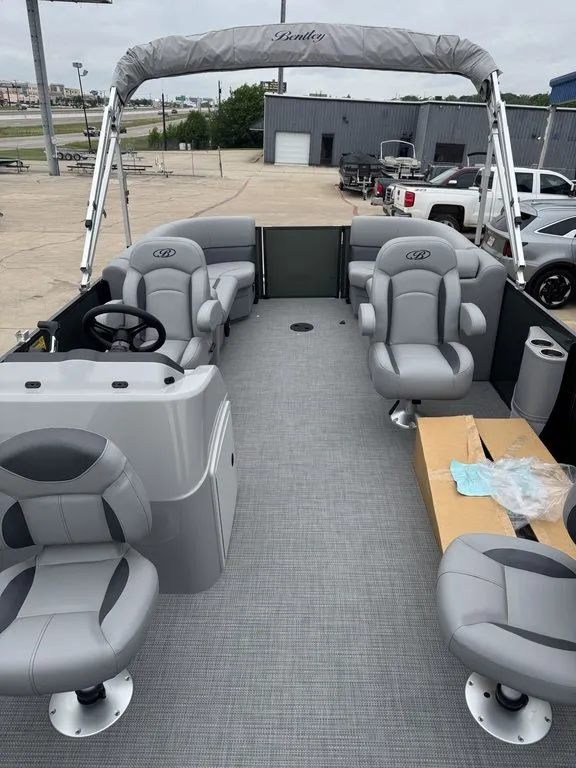 Slide: The Image of Bentley Pontoons FWD FISH CW 200 2026 - 5
