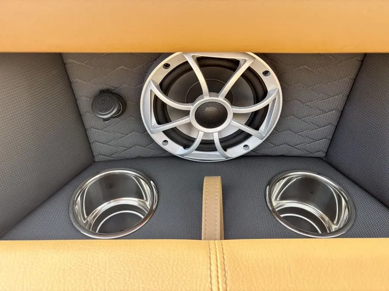 Slide: The Image of Bentley Pontoons Elite Admiral 223 (SPORT3) 2026 - 14