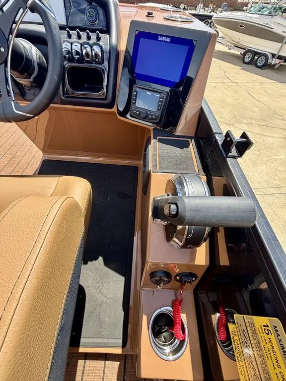 Slide: The Image of Bentley Pontoons Elite Admiral 223 (SPORT3) 2026 - 5