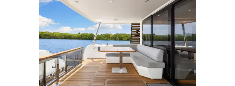Slide: The Image of Beneteau Power 62 2022 - 2