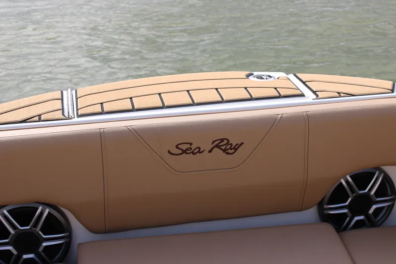 Slide: The Image of Sea Ray SDX 250 Outboard 2027 - 10