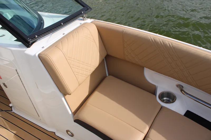 Slide: The Image of Sea Ray SDX 250 Outboard 2027 - 12
