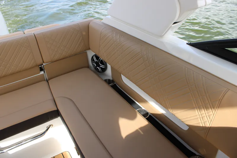 Slide: The Image of Sea Ray SDX 250 Outboard 2027 - 16