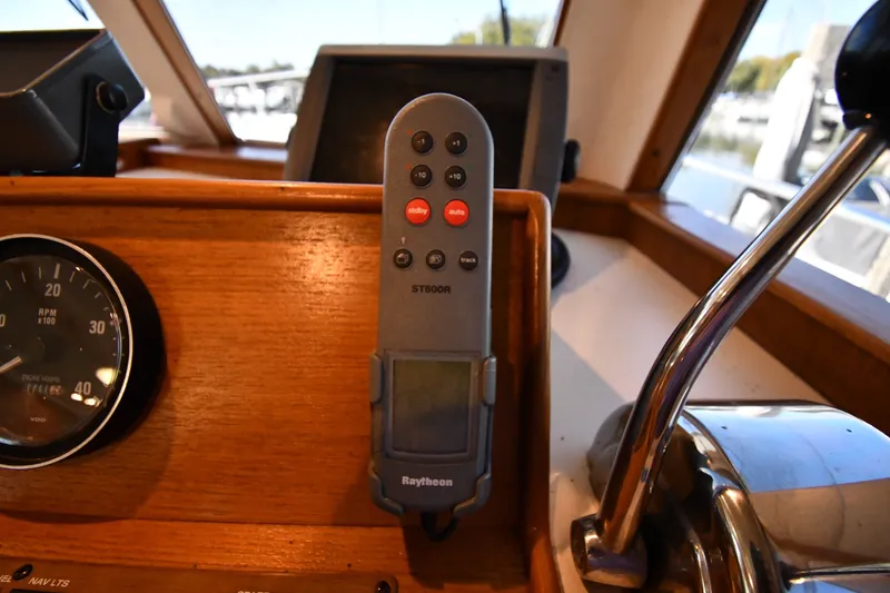 Slide: The Image of Control panel of 2000 Mainship 390 Trawler with Raytheon ST600R autopilot. - 50
