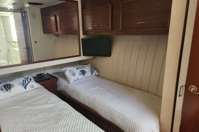 Slide: The Image of Twin cabin with white bedding in 1987 Ocean Yachts 48 Super Sport. - 28