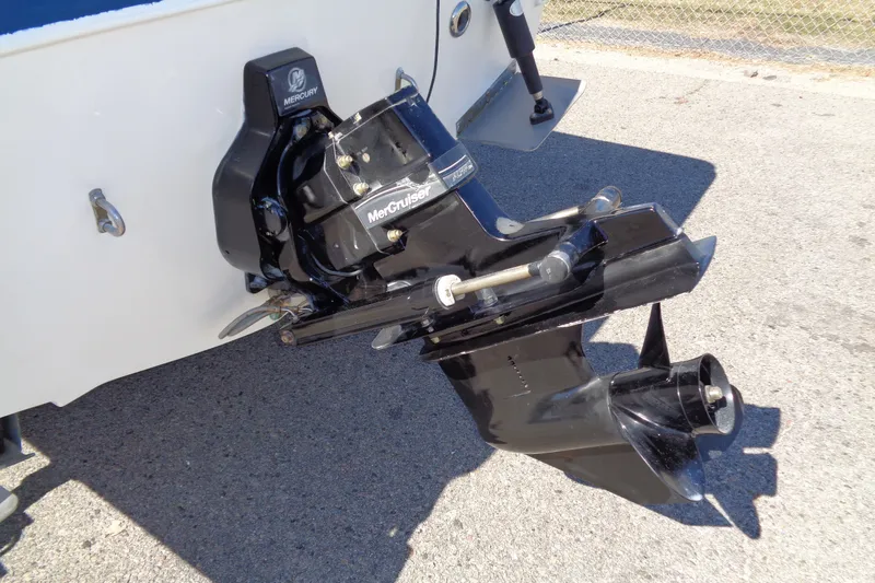 Slide: The Image of 2007 Bayliner 2052 Trophy Walkaround DX/LX with MerCruiser outboard motor. - 6