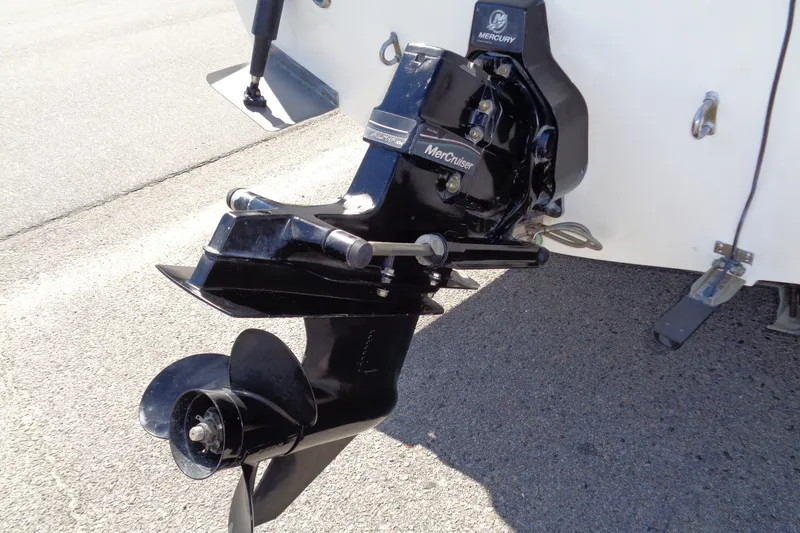 Slide: The Image of 2007 Bayliner 2052 Trophy Walkaround DX/LX with MerCruiser outboard motor. - 5