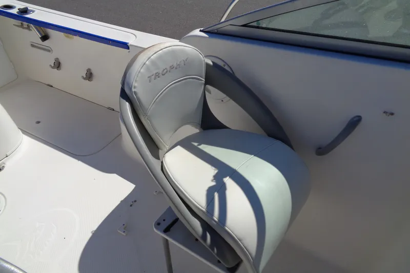 Slide: The Image of 2007 Bayliner 2052 Trophy Walkaround DX/LX boat seat, white and gray upholstery. - 18