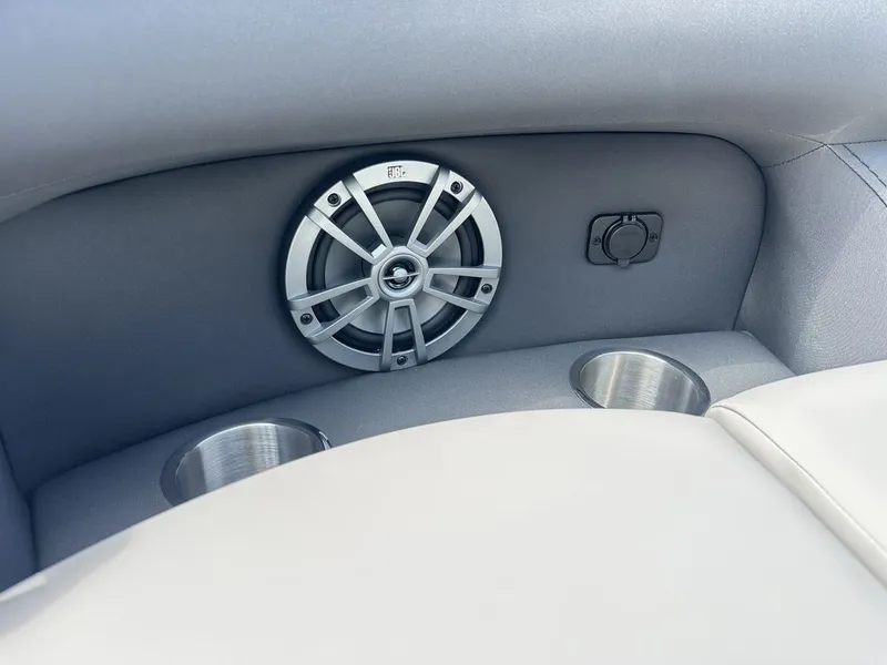 Slide: The Image of Barletta Boats A22QC Triple-Toon 2026 - 33