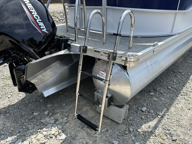 Slide: The Image of Barletta Boats A22QC Triple-Toon 2026 - 10