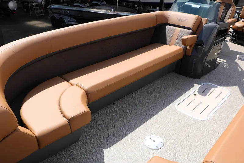 Slide: The Image of The image shows a luxurious seating area on a Bennington 26 MSBA Tri Toon boat. - 38