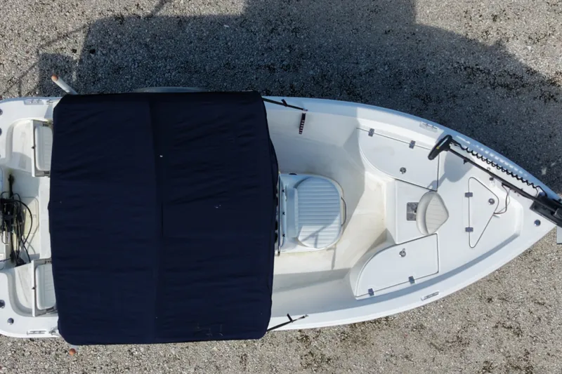 Slide: The Image of Overhead view of 2009 NauticStar 1810 NauticBay boat with covered seating. - 12